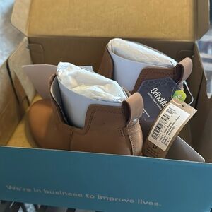 Brand new in box Tom’s wedge booties